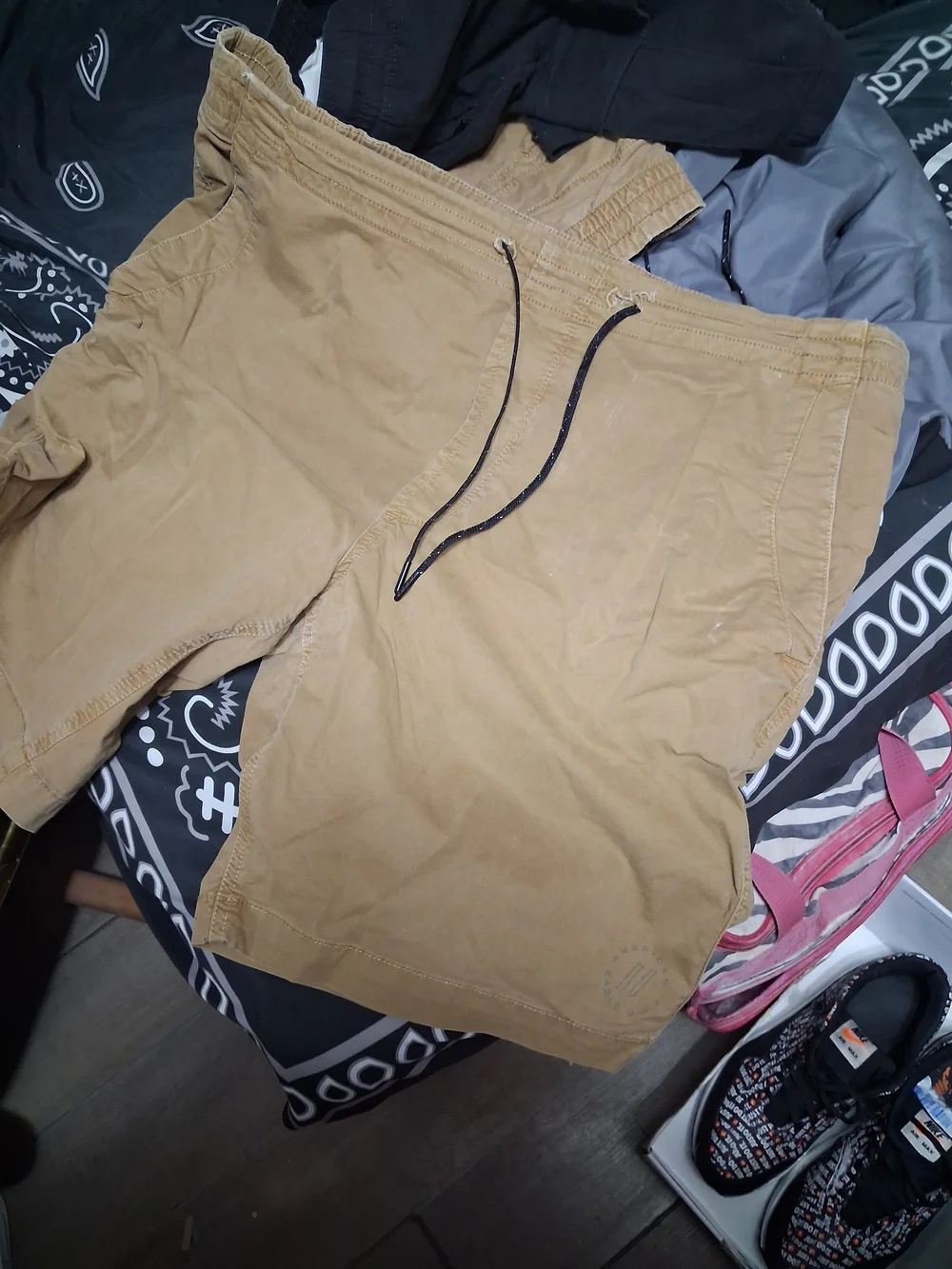 There Are Three Pairs Total Two Pairs American Eagle One Pair Hollister Men Xl